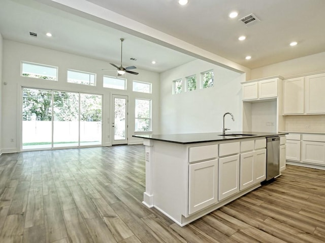 402 Zennia St, Austin, TX 78751 - kitchen featuring open floor plan, light wood-style floors, ceiling fan, and recessed lighting