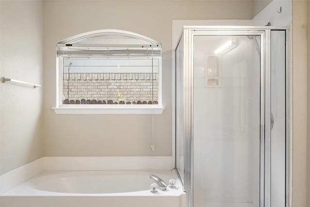 1008 NE Chippewa St, Round Rock, TX 78665 - full bathroom with a stall shower and a garden tub