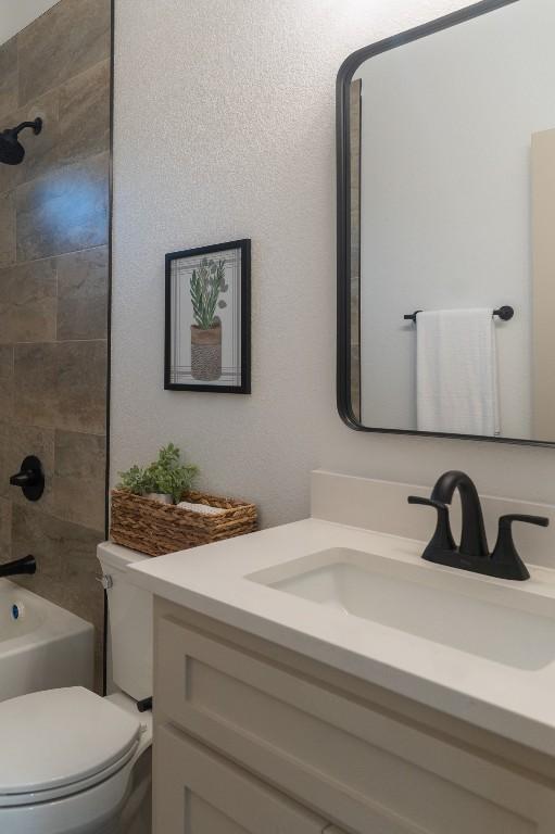 118 Kipapa Ct, Bastrop, TX 78602 - bathroom with vanity and shower / bathtub combination