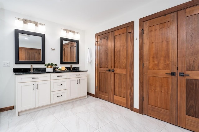 4604 Fawnwood Cv, Austin, TX 78735 - full bath with double vanity and baseboards