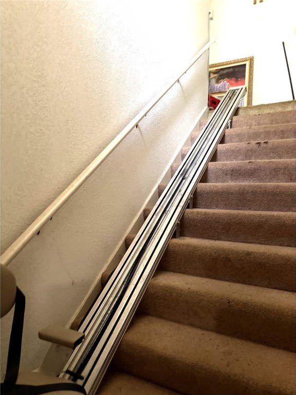 8306 Hanbridge Ln, Austin, TX 78736 - view of staircase