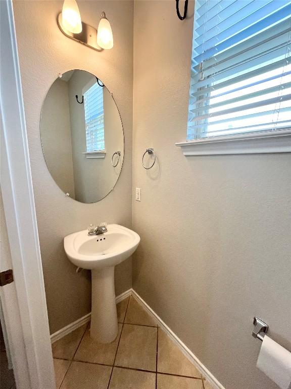 139 Diamondback Cv, Buda, TX 78610 - bathroom with tile patterned flooring and baseboards