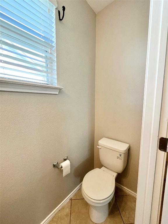 139 Diamondback Cv, Buda, TX 78610 - bathroom featuring baseboards and tile patterned floors
