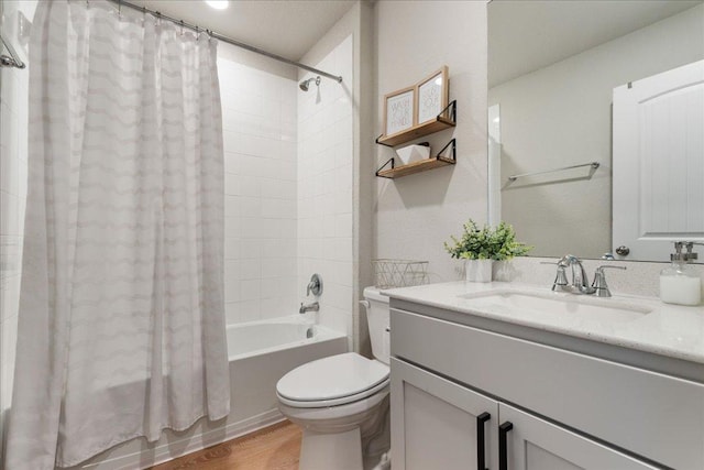200 Mais Dr, Georgetown, TX 78626 - bathroom featuring shower / tub combo with curtain, vanity, and wood finished floors