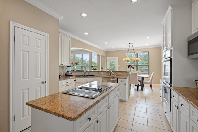 25 Falling Oaks Trl, The Hills, TX 78738 - kitchen with a peninsula, stovetop with downdraft, a kitchen island, white cabinetry, and recessed lighting