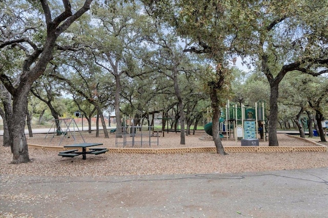 312 Alloway Dr, Spicewood, TX 78669