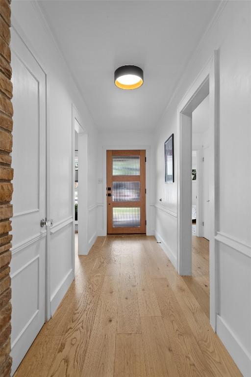 4604 Rue St, Austin, TX 78731 - hallway featuring light wood-style floors and baseboards