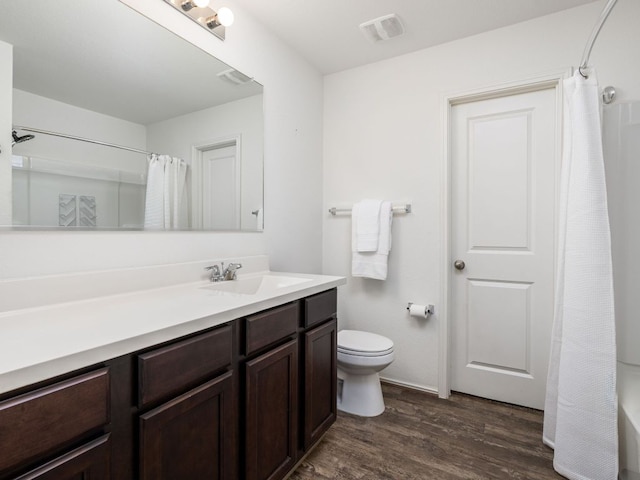 752 Circle Way Unit 35H, Jarrell, TX 76537 - full bath featuring wood finished floors, vanity, and curtained shower