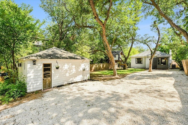 510 E 38th St, Austin, TX 78705 - exterior space featuring an outdoor structure