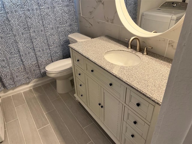 1015 E Yager Ln Unit 77, Austin, TX 78753 - full bath featuring vanity and washer / clothes dryer