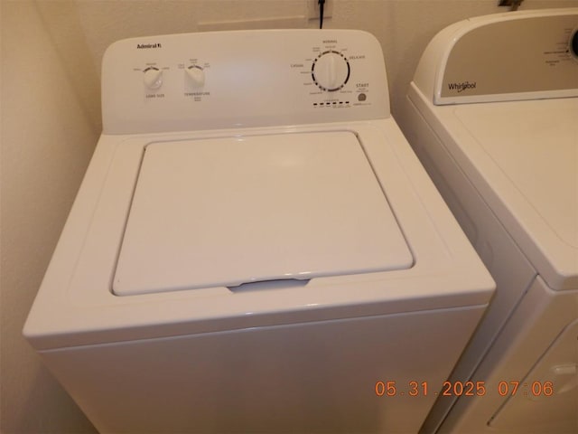 1015 E Yager Ln Unit 77, Austin, TX 78753 - laundry room featuring separate washer and dryer