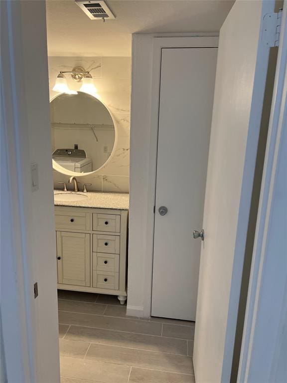 1015 E Yager Ln Unit 77, Austin, TX 78753 - bathroom with vanity and wood finish floors