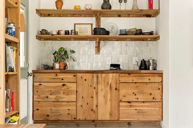 5204 Cueva Dr, Austin, TX 78738 - detailed view of backsplash