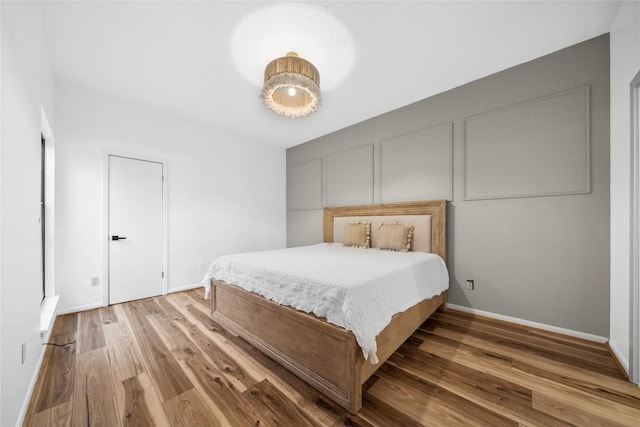 7162 Chimney Cors Unit 7204, Austin, TX 78731 - bedroom with light wood-style floors and baseboards
