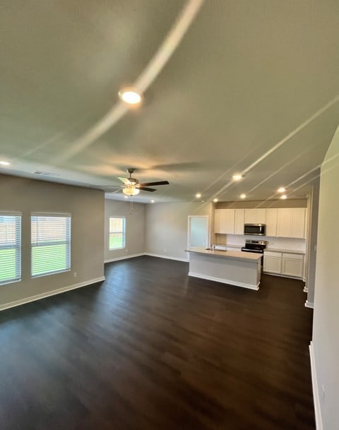 104 Dove Lndg, Jarrell, TX 76537 - photo 8