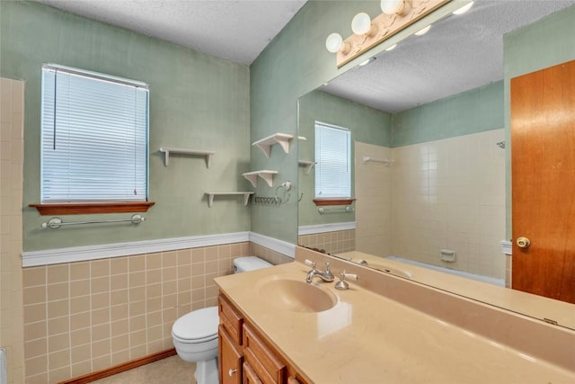209 Lenz St, Round Rock, TX 78681 - full bath featuring a shower, vanity, a textured ceiling, wainscoting, and tile walls