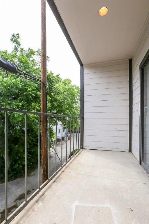 203 E 31st St Unit 206, Austin, TX 78705 - view of balcony
