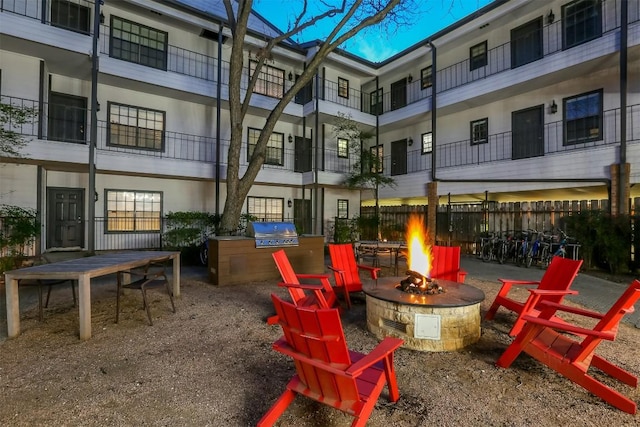 203 E 31st St Unit 206, Austin, TX 78705 - community lobby with a towering ceiling