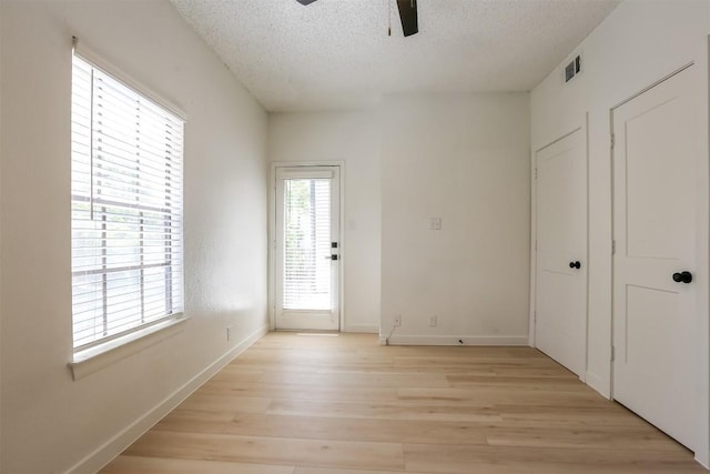 203 E 31st St Unit 206, Austin, TX 78705 - unfurnished room featuring ceiling fan, light wood-style flooring, and a textured ceiling