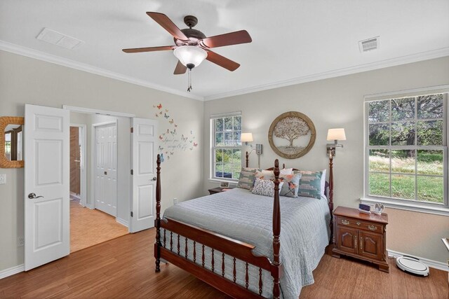 127 W Stonecastle Dr, Granite Shoals, TX 78654 - bedroom with wood finished floors, ornamental molding, and ceiling fan