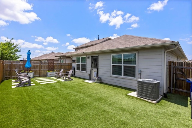 13911 Macquarie Dr, Pflugerville, TX 78660 - rear view of property featuring a fenced backyard and a shingled roof