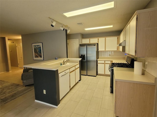 1805 Timber Ridge Dr, Cedar Park, TX 78613 - kitchen with stainless steel appliances, backsplash, light countertops, under cabinet range hood, and a kitchen island with sink