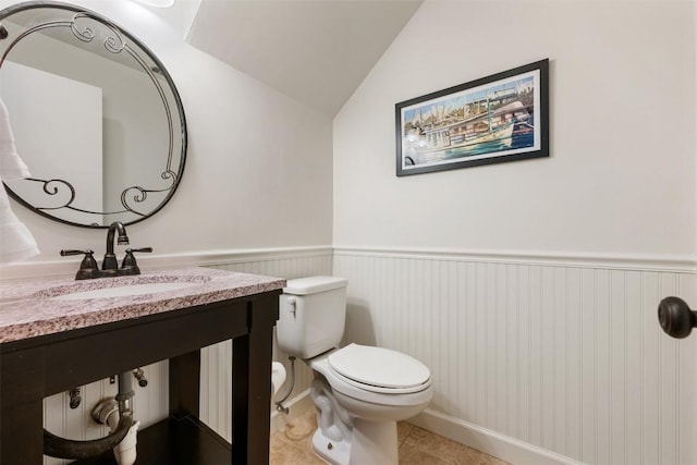 8600 Cima Oak Ln Unit A15, Austin, TX 78759 - half bath with wainscoting and lofted ceiling