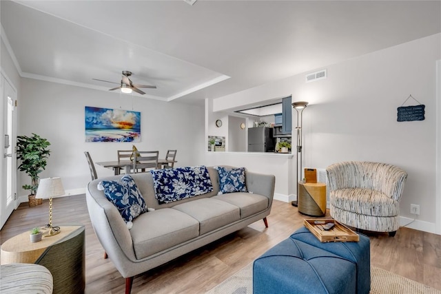200 Free Rein Unit 5, Horseshoe Bay, TX 78657 - living room featuring wood finished floors and ceiling fan