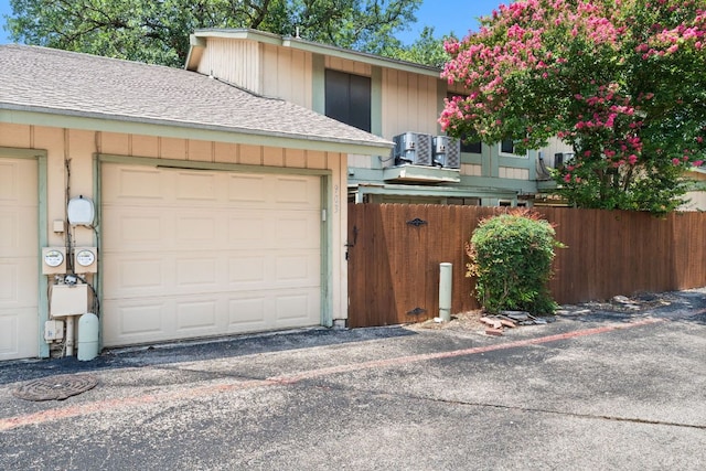 903 Silver Quail Ln, Austin, TX 78758 - view of garage
