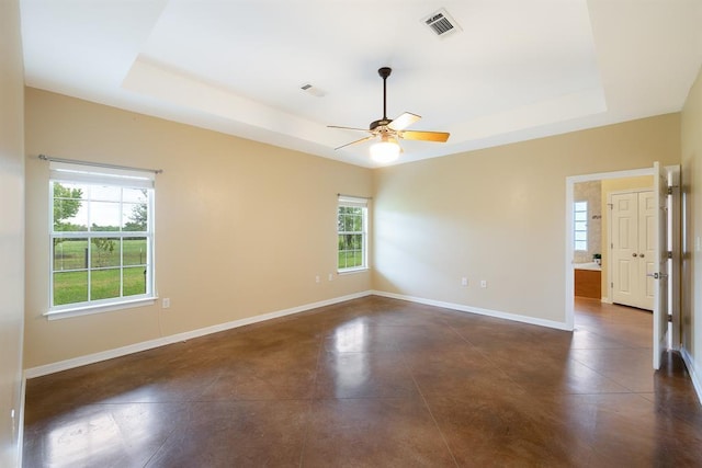 10565 N 77th Hwy, Lexington, TX 78947 - unfurnished room featuring a tray ceiling and a ceiling fan