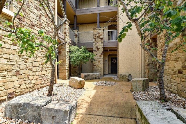 6608 Lantern View Dr Unit 102, Jonestown, TX 78645 - doorway to property featuring a balcony and stucco siding