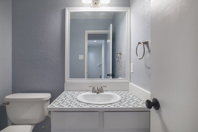 2616 Aylesbury Ln, Austin, TX 78745 - bathroom featuring a textured wall and vanity