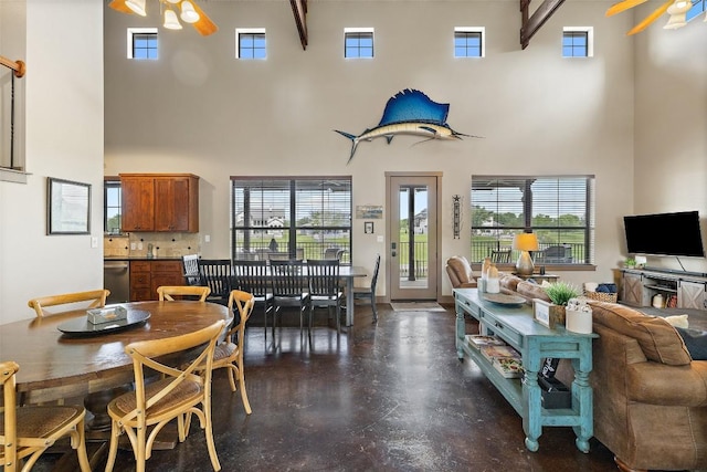 186 Sleepy Oaks Dr, Kingsland, TX 78639 - living room featuring a towering ceiling, a ceiling fan, finished concrete floors, and healthy amount of natural light