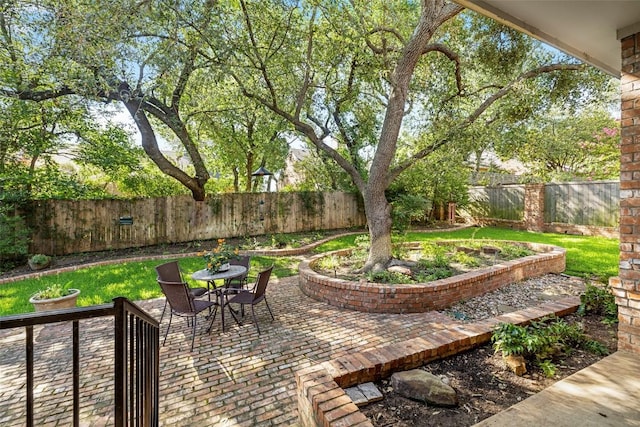 7815 Moritz Ln, Austin, TX 78731 - fenced backyard with outdoor dining area and a patio area
