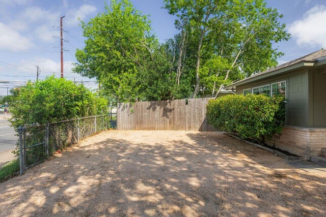 506 W 51st St Unit A, Austin, TX 78751 - view of yard