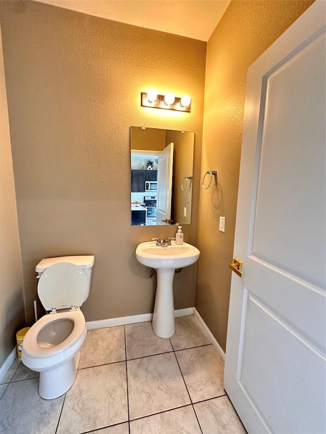 125 Duck Creek Trl, San Marcos, TX 78666 - bathroom with a textured wall and tile patterned floors