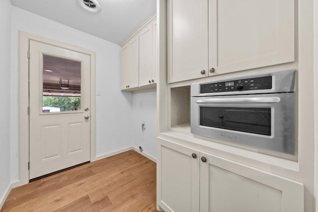406 N Coronado Dr, Kerrville, TX 78028 - laundry room featuring light wood-style flooring and baseboards