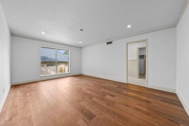 406 N Coronado Dr, Kerrville, TX 78028 - unfurnished room with crown molding, wood finished floors, and recessed lighting
