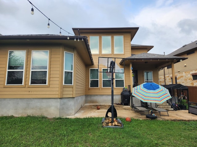 608 Cascada Ln, Round Rock, TX 78681 - rear view of property featuring a patio area and a lawn
