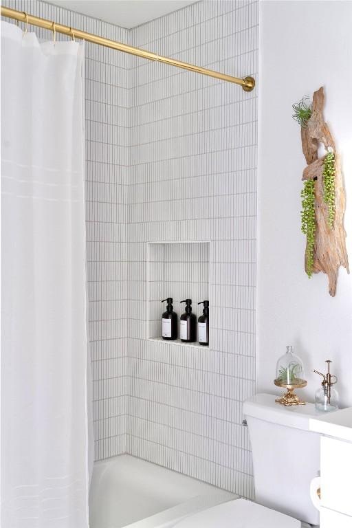 5806 Burnhill Dr, Austin, TX 78745 - full bathroom with toilet and shower / tub combo