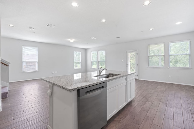 2800 Joe Dimaggio Blvd Unit 84, Round Rock, TX 78665 - kitchen with dishwasher, open floor plan, dark wood-style flooring, a kitchen island with sink, and recessed lighting
