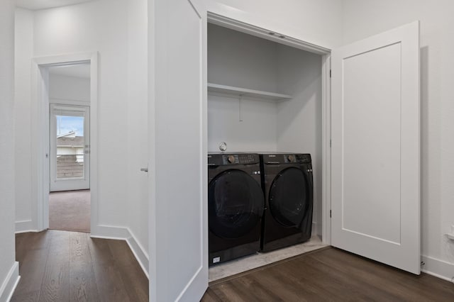 2050 Lohmans Spur Rd Unit 802, Lakeway, TX 78734 - laundry area featuring dark wood-style floors and independent washer and dryer