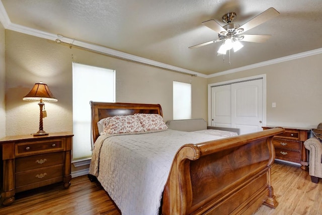 260 N Santa Clara Ave, New Braunfels, TX 78130 - bedroom with ornamental molding, light wood-type flooring, a closet, and a ceiling fan