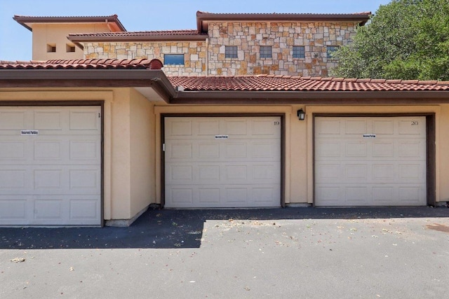 300 San Gabriel Village Blvd Unit 423, Georgetown, TX 78626 - view of garage