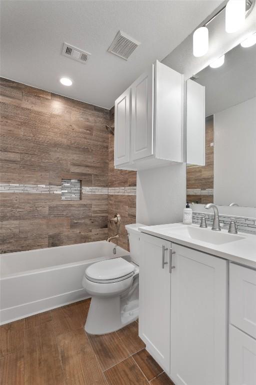 620 Lavaca Loop, Elgin, TX 78621 - bathroom with vanity, shower / washtub combination, recessed lighting, and wood finished floors