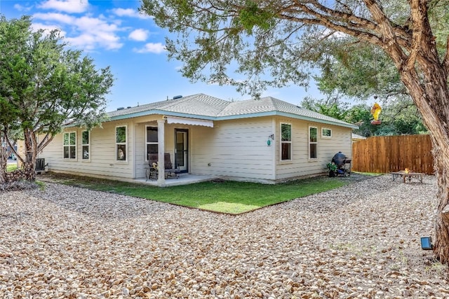 1901 Owens Ln, Lago Vista, TX 78645 - rear view of house with a patio area