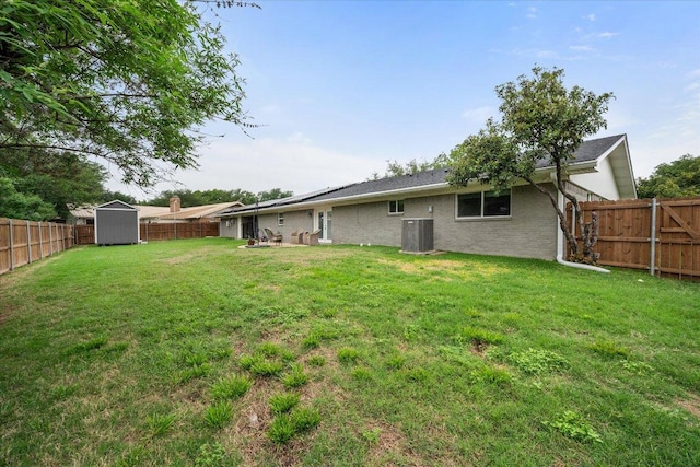 1410 Hummingbird Dr, Hillsboro, TX 76645 - fenced backyard featuring a shed