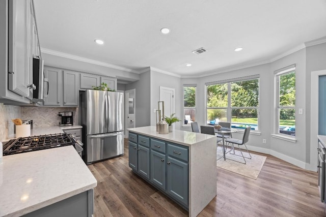 15001 Doria Dr, Austin, TX 78728 - kitchen featuring stainless steel appliances, dark wood-style floors, recessed lighting, decorative backsplash, and crown molding