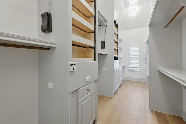 6905 Rudi Cv, Austin, TX 78759 - spacious closet featuring light wood finished floors