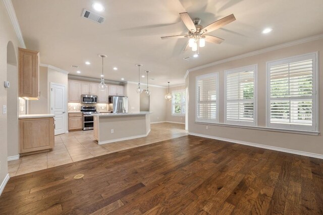 811 River Walk Trl, Georgetown, TX 78633 - kitchen featuring stainless steel appliances, light wood-style floors, light countertops, crown molding, and ceiling fan